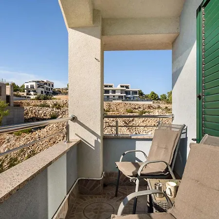 1 Bedroom Cozy In Sibenik Apartmán *