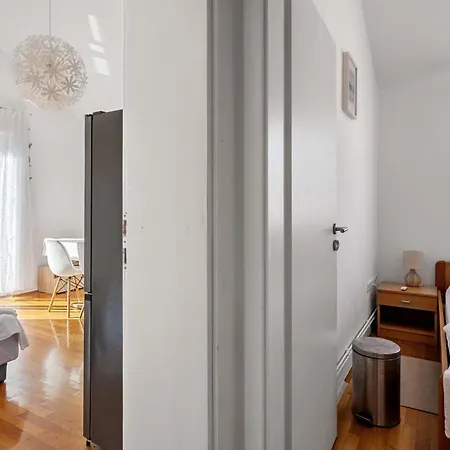 Apartment 1 Bedroom Cozy In