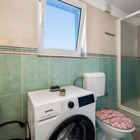 1 Bedroom Cozy In Sibenik Razine