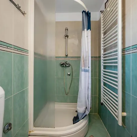 1 Bedroom Cozy In
